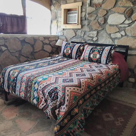 La Loma Del Chivo Llc Stone Cottage Alternative Building Маратон Номер фото