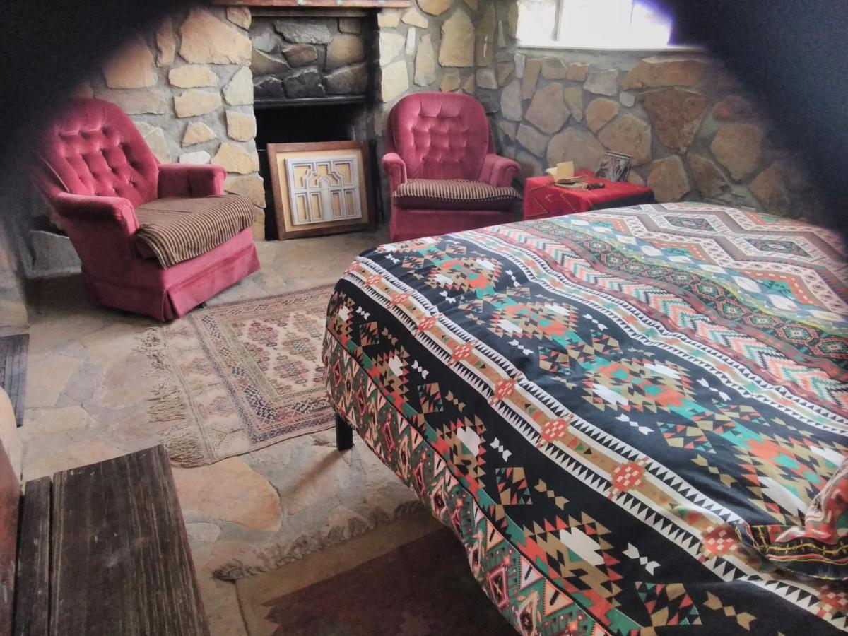 La Loma Del Chivo Llc Stone Cottage Alternative Building Маратон Экстерьер фото