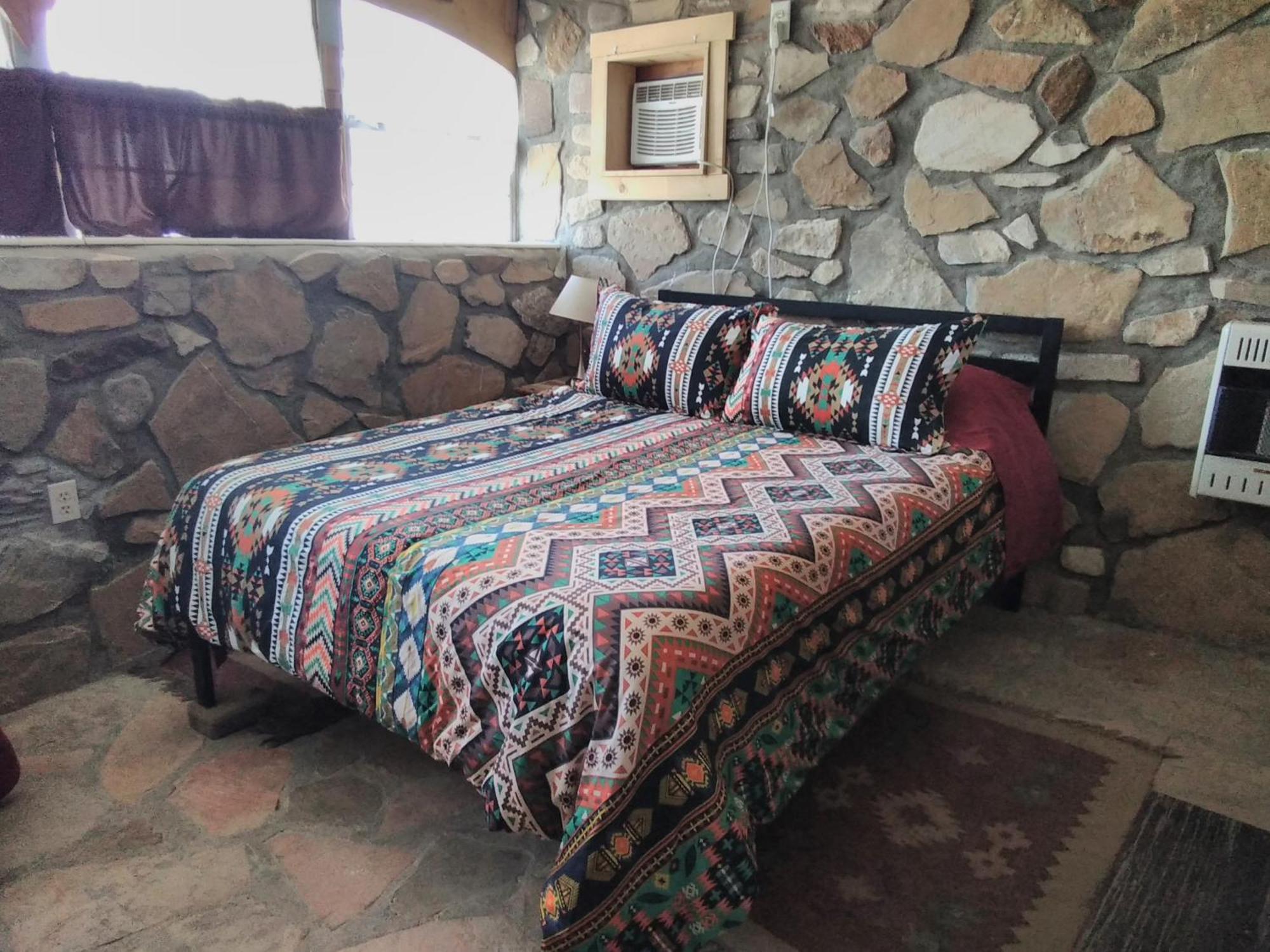 La Loma Del Chivo Llc Stone Cottage Alternative Building Маратон Номер фото